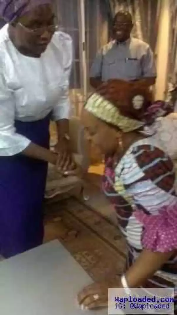 Photos: First lady of Benue state kneels to greet Esther Kumuyi, wife of the general overseer of Deeper Life Church